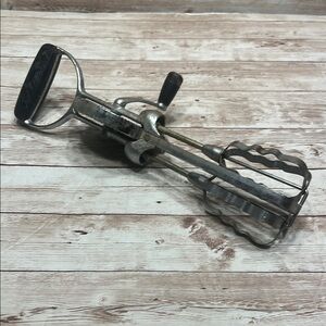 Vintage Flint Ecko Handheld Egg Beater - Silver Toned